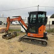 Mini-pelle HITACHI type ZX26U-6 CR